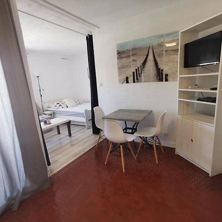 Soleil Levant: Beachfront Cozy Apartment with Direct Beach Access Le Barcares Exterior photo