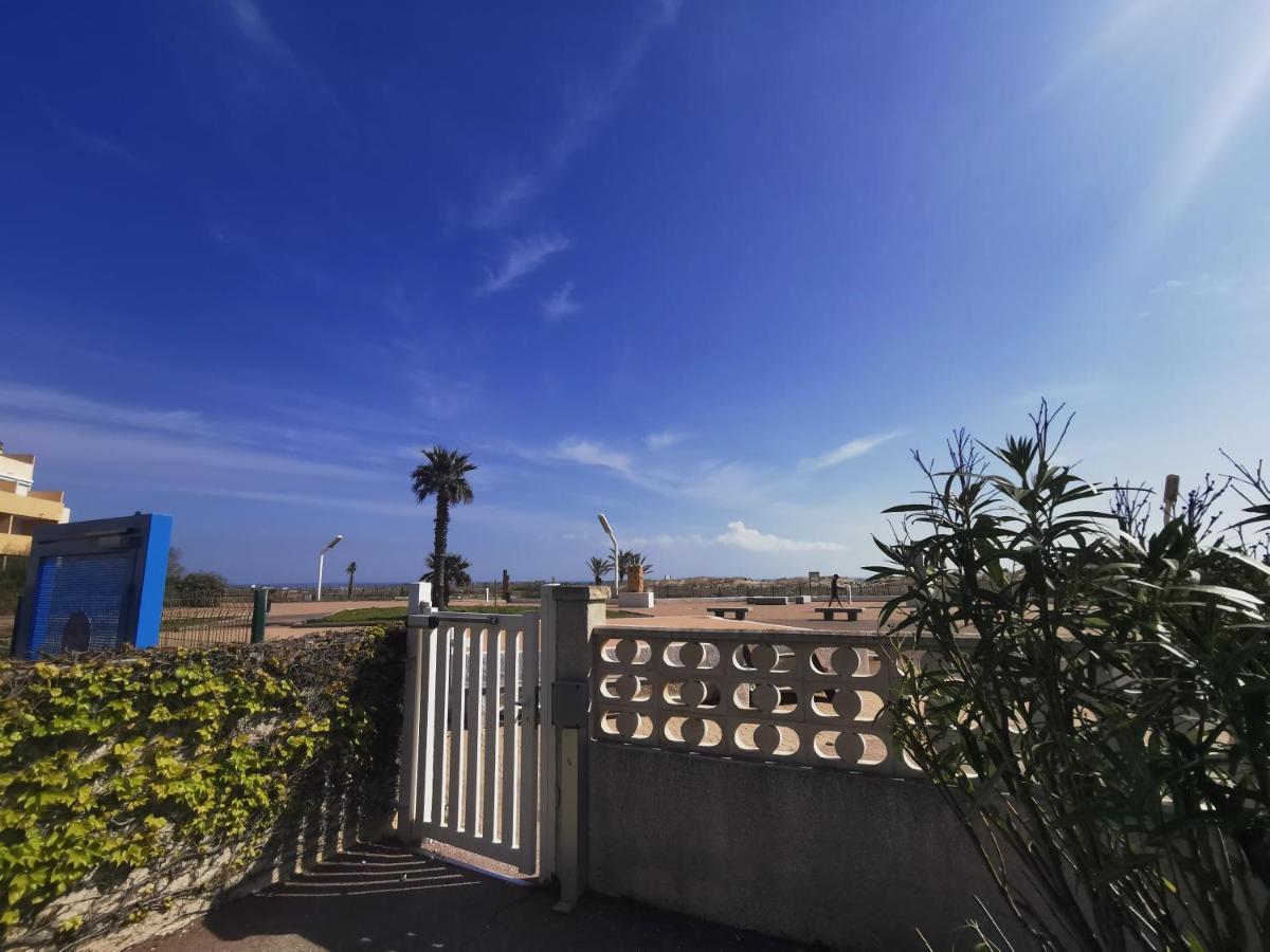 Soleil Levant: Beachfront Cozy Apartment with Direct Beach Access Le Barcares Exterior photo